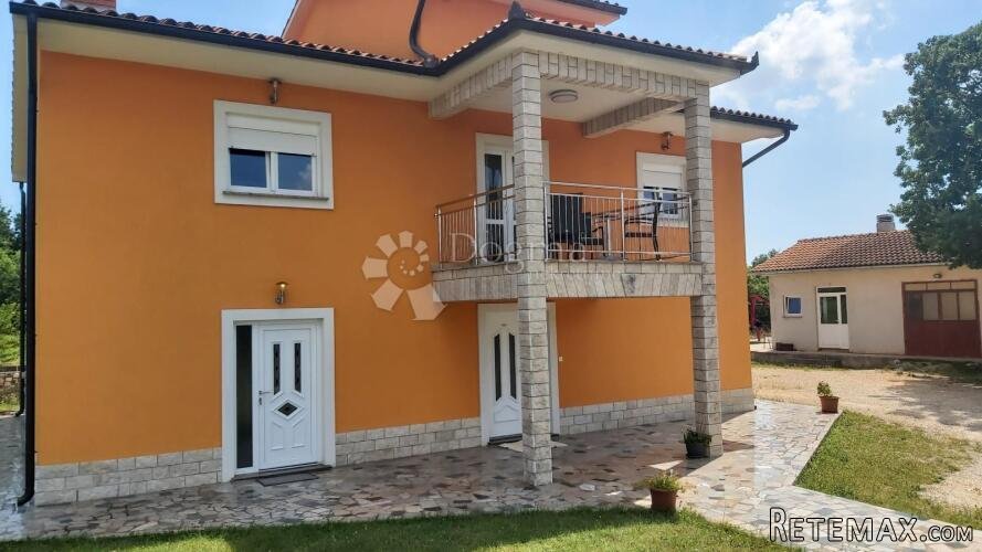 LABIN, Prekrasna kuća u okolici Labina s velikom okućnicom - 2