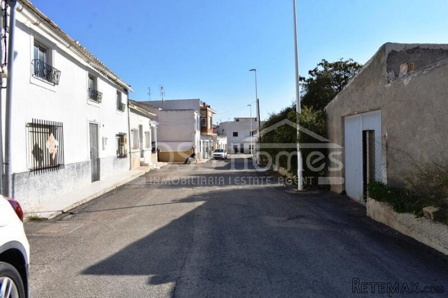 A 4 bedroom, 1 bathroom village house of 160m2 with garage.. - 3