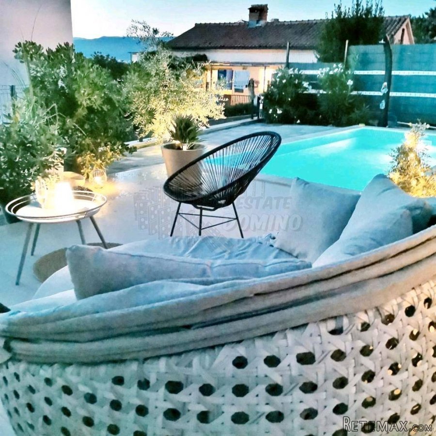 Prekrasan dizajnerski opremljen apartman s bazenom! - 3
