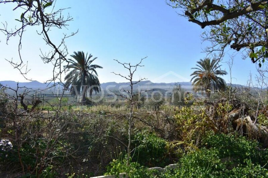 A 4 bedroom, 1 bathroom village house of 160m2 with garage.. - 4