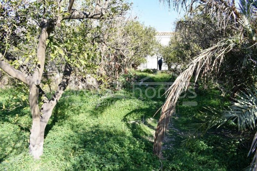 A 4 bedroom, 1 bathroom village house of 160m2 with garage.. - 5