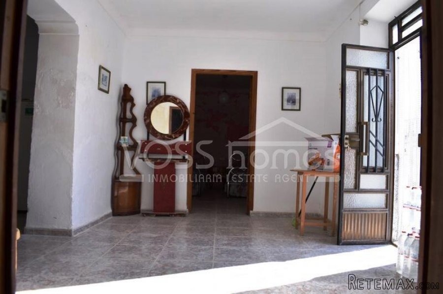 A 4 bedroom, 1 bathroom village house of 160m2 with garage.. - 6