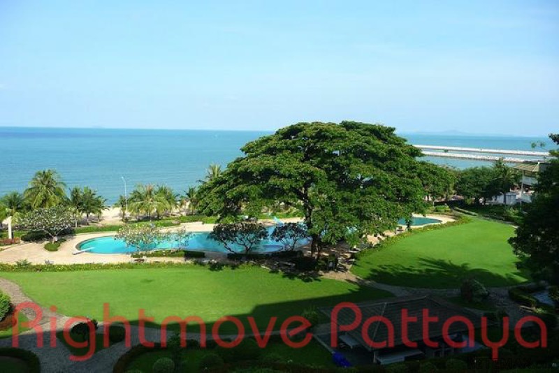 3 Bedroom Condo for sale in Na Jomtien..