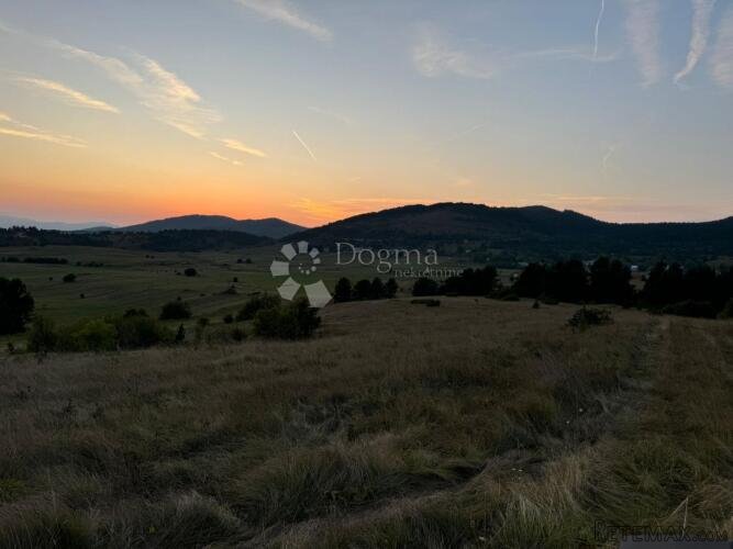 Građevinsko zemljište 7624 m2 SAVRŠENA LOKACIJA