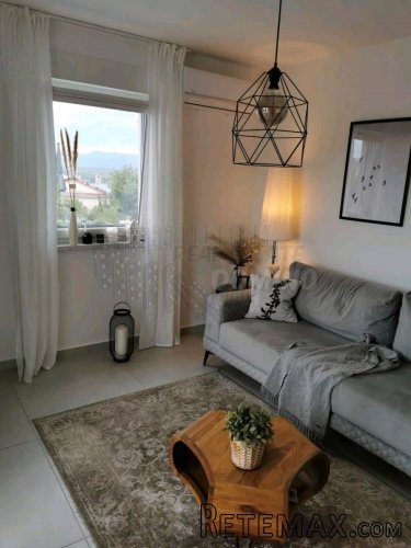 Prekrasan dizajnerski opremljen apartman s bazenom! - 8