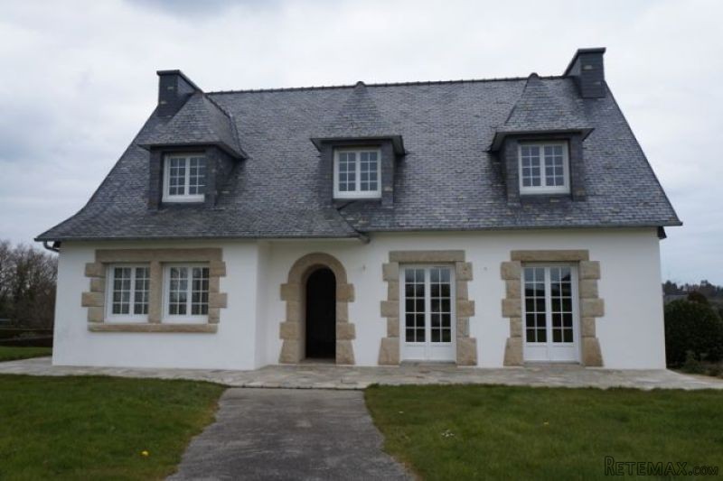 Neo-Breton House With Land For Horses