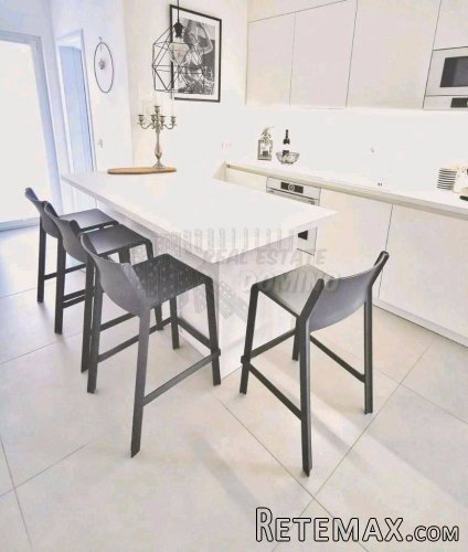 Prekrasan dizajnerski opremljen apartman s bazenom! - 9