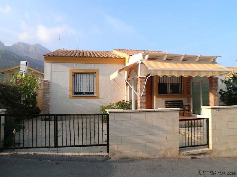 UAC632 - Polop - Villa €96,000