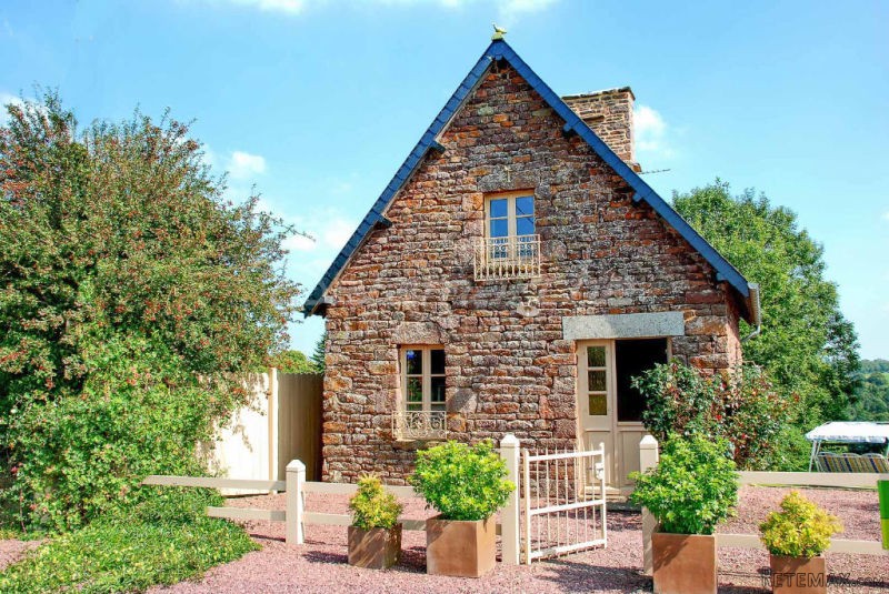 1 Bedroom Pretty Stone House With..