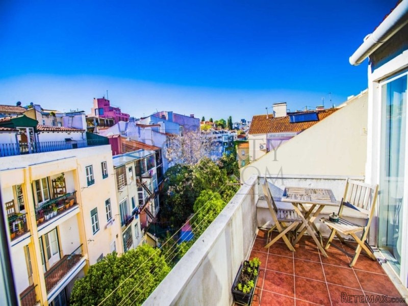 T2+2 Lisbon penthouse apartment with..