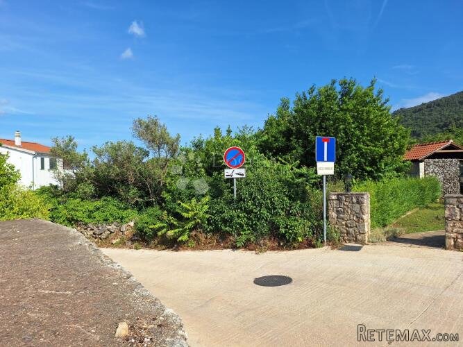 GRAĐEVINSKO ZEMLJIŠTE STARI GRAD HVAR - 2