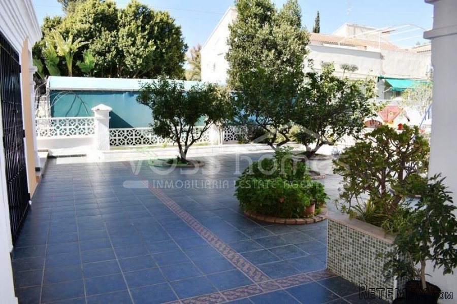 A huge, very attractive villa both inside and out in the.. - 3