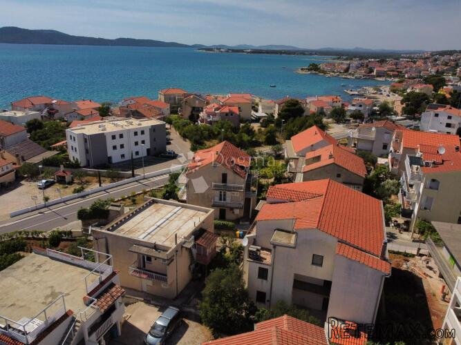 BRODARICA- KUĆA S PREDIVNIM POGLEDOM! - 3