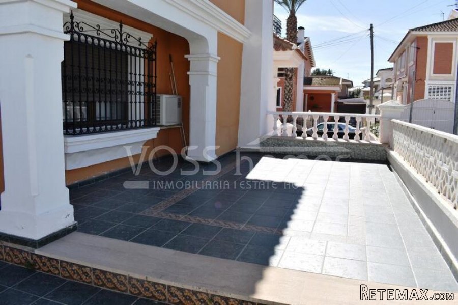 A huge, very attractive villa both inside and out in the.. - 5