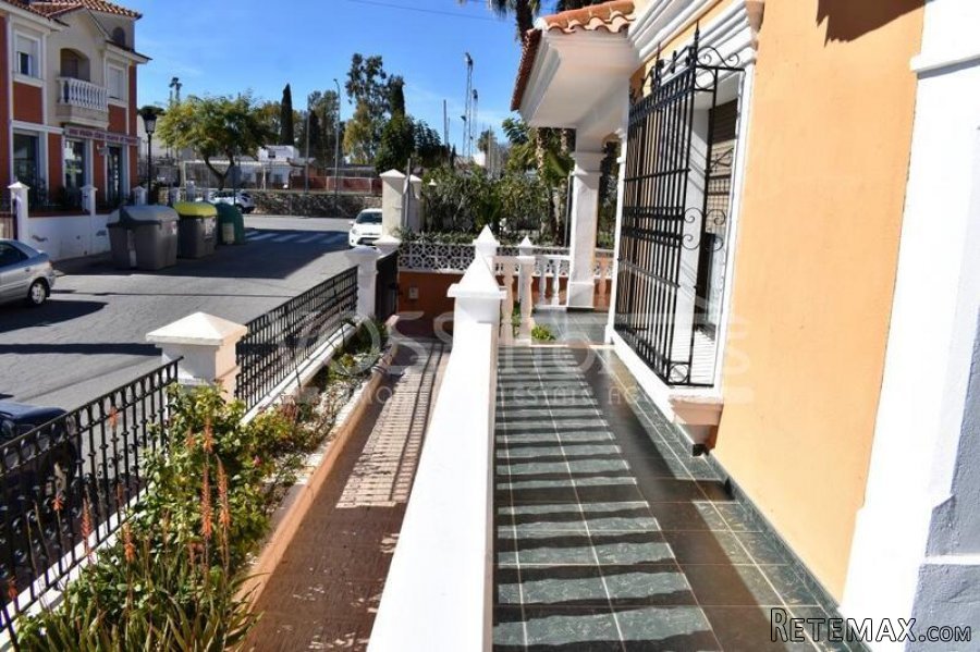 A huge, very attractive villa both inside and out in the.. - 8