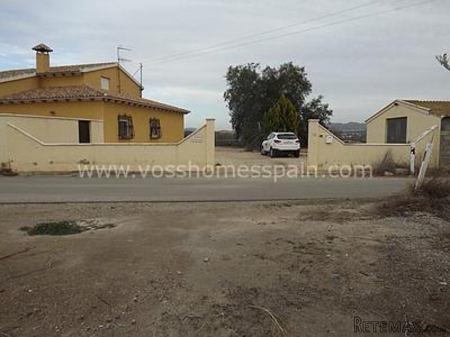 A HUGE 5 BEDROOMED VILLA in the country side just 5 MINS.. - 2
