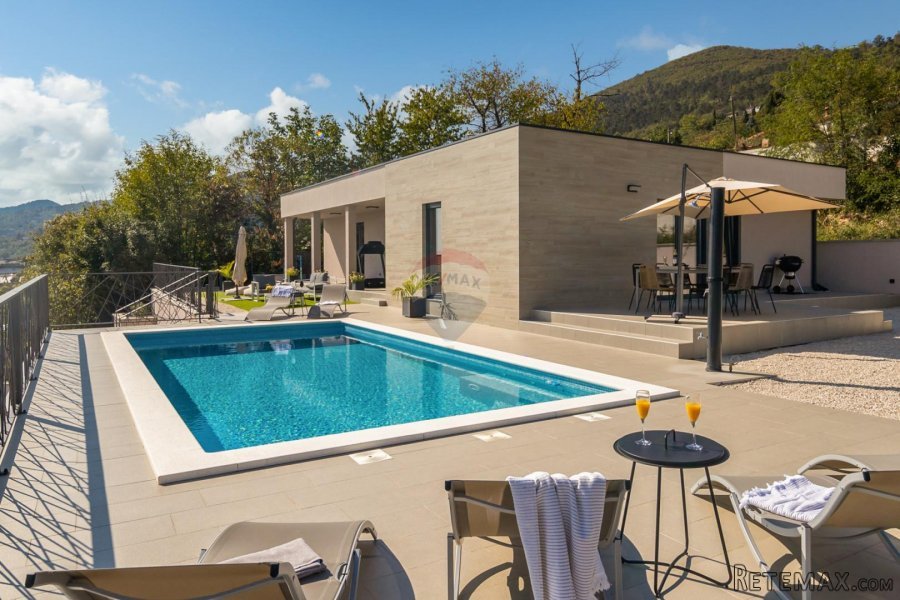 Opatija, Ičići, samostojeća kuća s bazenom, površine 163 m2