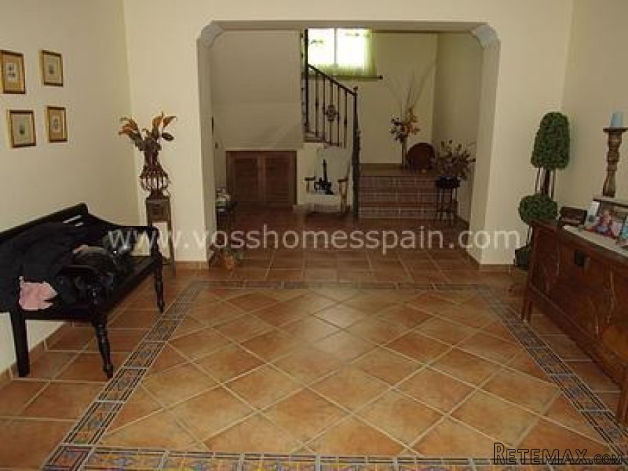A HUGE 5 BEDROOMED VILLA in the country side just 5 MINS.. - 4