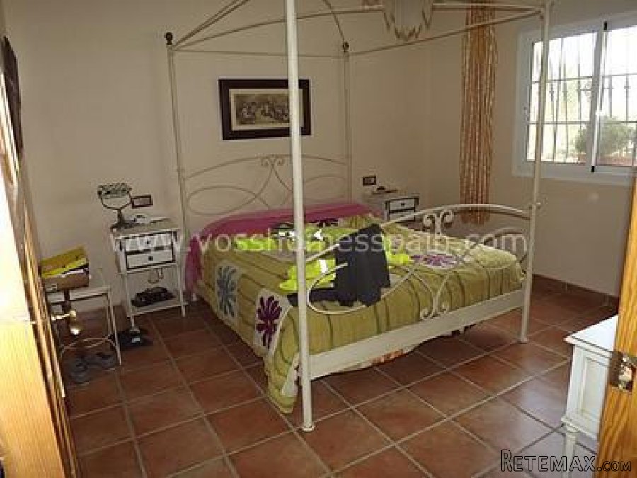 A HUGE 5 BEDROOMED VILLA in the country side just 5 MINS.. - 6