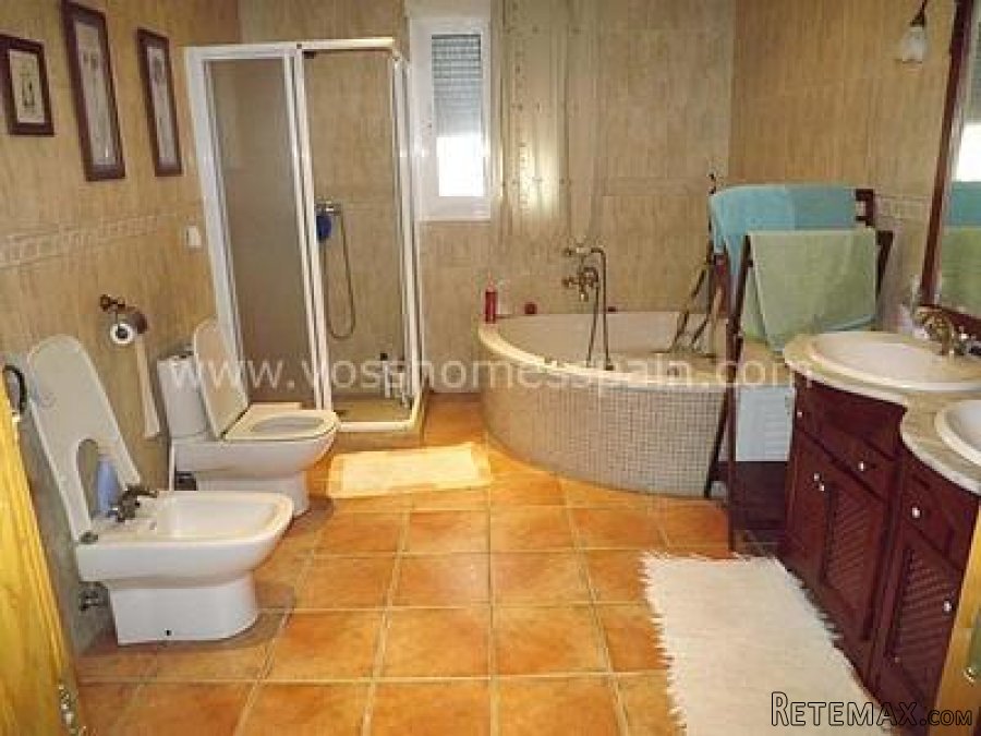 A HUGE 5 BEDROOMED VILLA in the country side just 5 MINS.. - 7