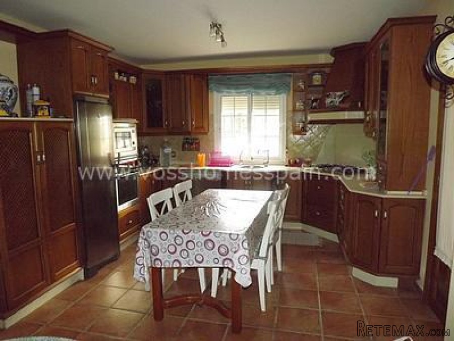 A HUGE 5 BEDROOMED VILLA in the country side just 5 MINS.. - 8