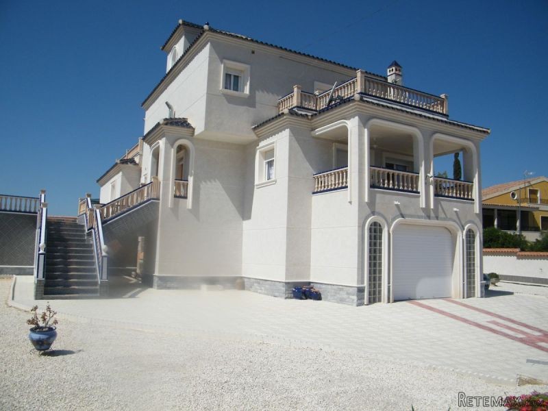 4 Bedrooms - Villa - Alicante - For Sale