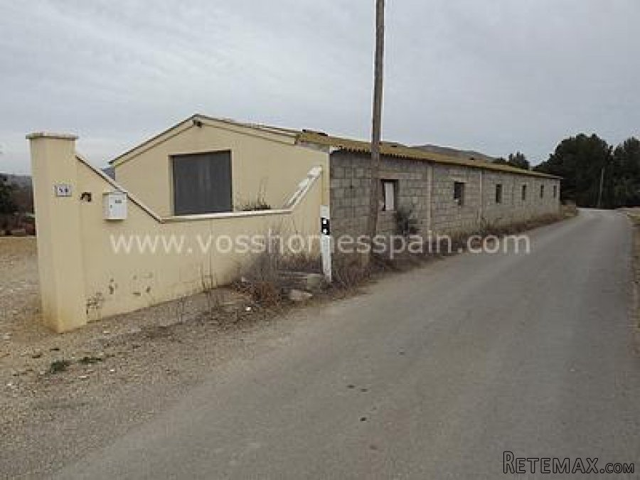 A HUGE 5 BEDROOMED VILLA in the country side just 5 MINS.. - 10