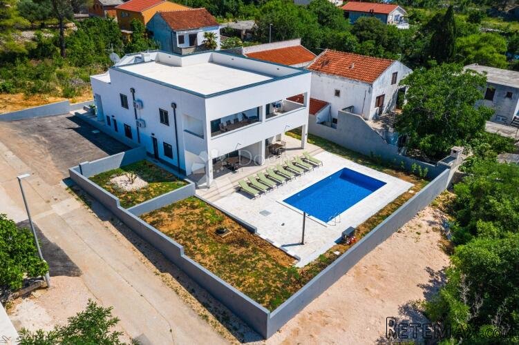 KUĆA S BAZENOM I POGLEDOM NA MORE – NOVIGRAD - 2