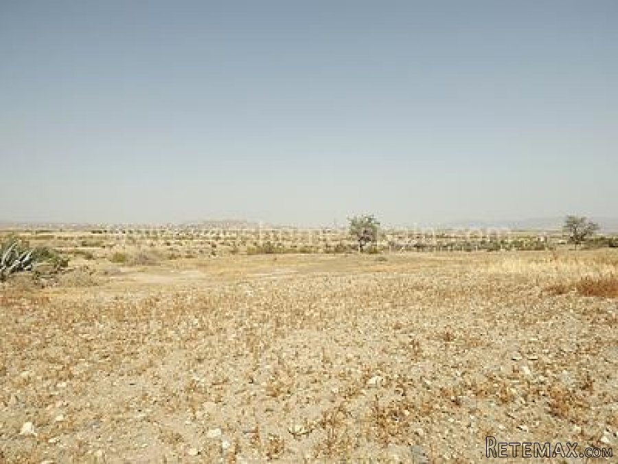 Large country property of 100m2 with 2,400m2 of URBANIZABLE.. - 3