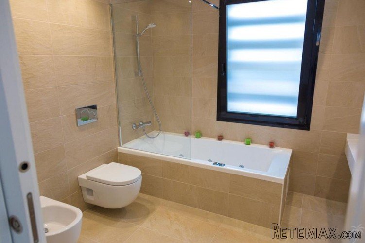 This designvilla in Los Balcones, Torrevieja has 4 bedrooms.. - 5
