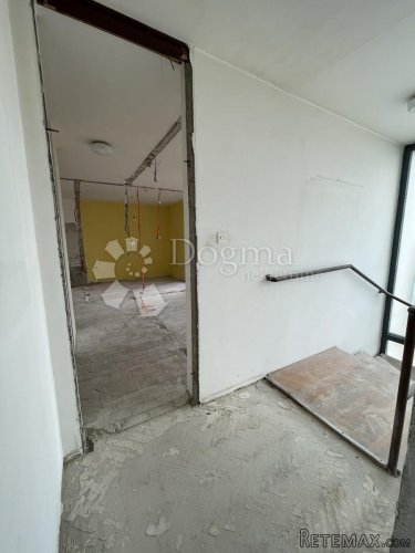 Stoja - stan na dvije etaže za adaptaciju - 6