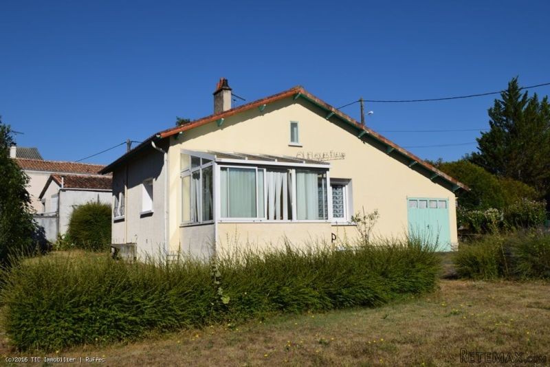 2 Bedroom Bungalow With Gradens On..