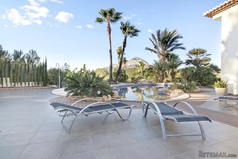 Fabulous 4 bedroom property with.. - 2