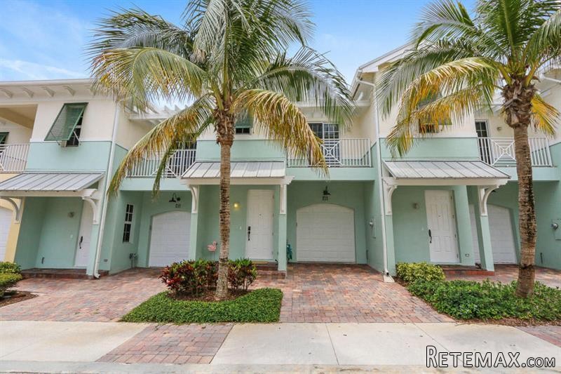 3 bedroom Residence For Sale: Juno..