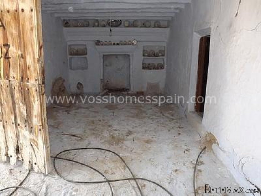 Large country property of 100m2 with 2,400m2 of URBANIZABLE.. - 8