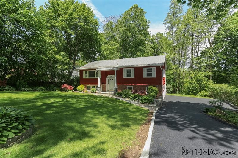 4 bedroom House For Sale: 27 Tulip Road.. - 2