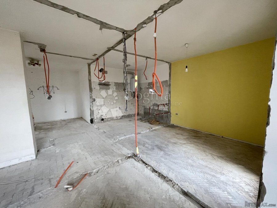 Stoja - stan na dvije etaže za adaptaciju - 9