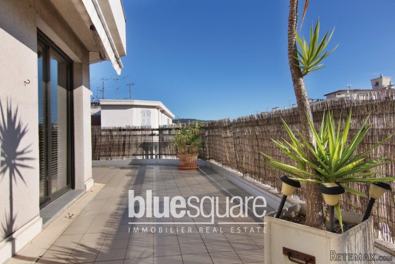 Top floor spliit level 3 bedroom..