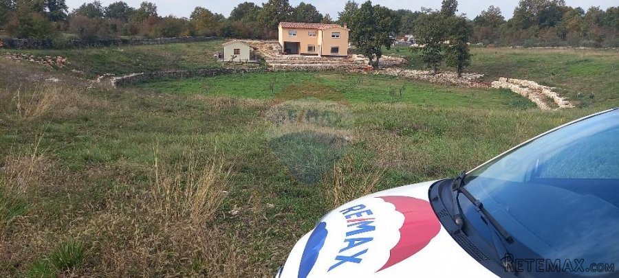 Istra,Štokovci-kuća s bazenom i okućnicom