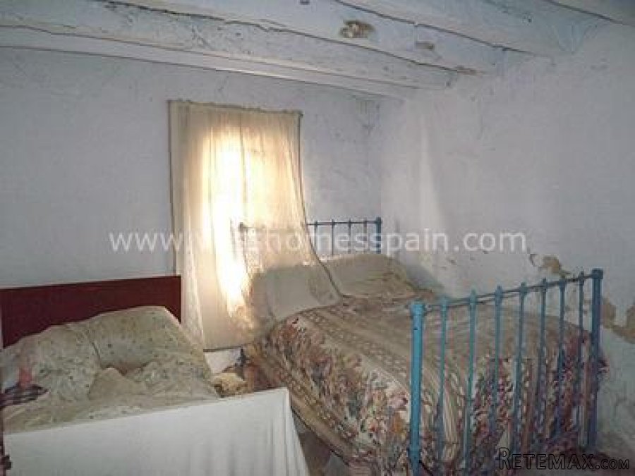 Large country property of 100m2 with 2,400m2 of URBANIZABLE.. - 10
