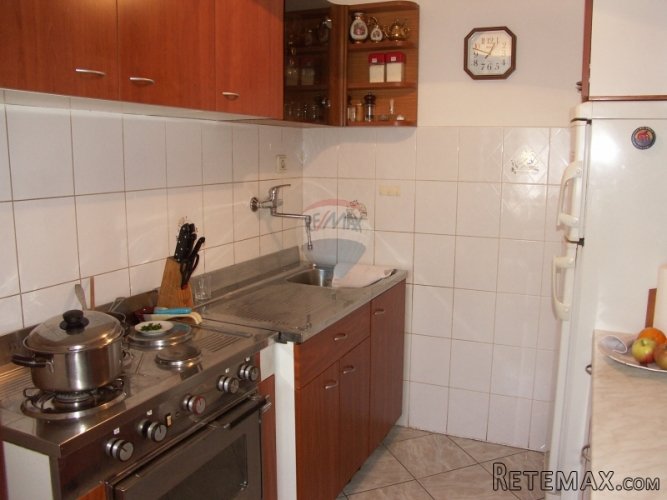 Pula, samostojeća kuća sa građevinskim zemljištem 200m2 - 3