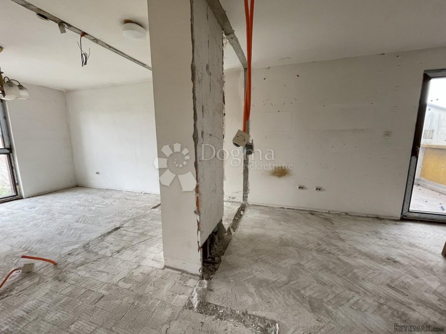 Stoja - stan na dvije etaže za adaptaciju - 10
