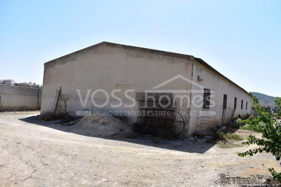 A quite and peaceful country house with 300m2 warehouse.. - 2
