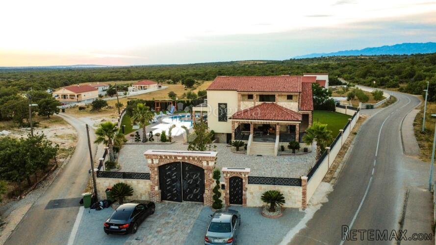 Hacienda s najvećim privatnim bazenom u okolici - 2