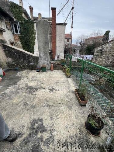 Prodaja kuće sa dvorištem u nepodrednoj blizini centra, B.. - 4