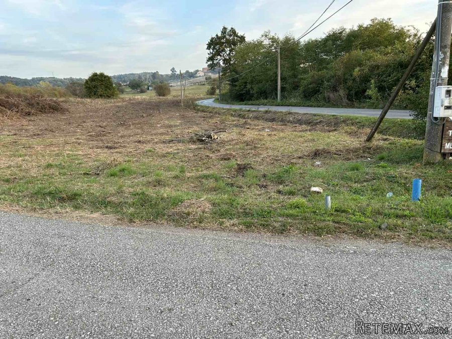 Plac Ripanj 80ari,izlaz na dve ulice,struja i voda dostupni - 5