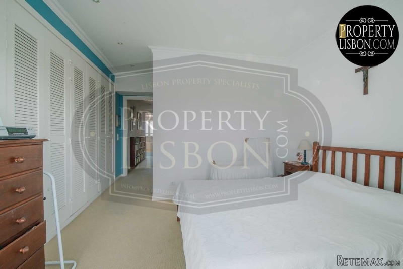 T3+2 Lisbon Apartment with River view..