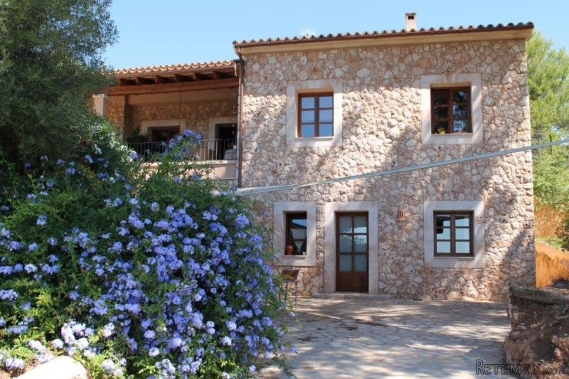 Fabulous country estate with guest..