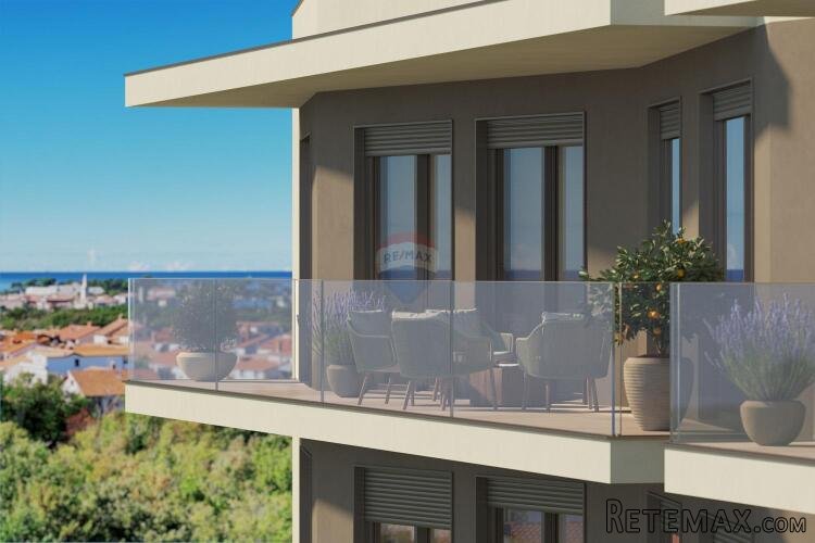 Poreč, dvosoban stan s pogledom na more i liftom