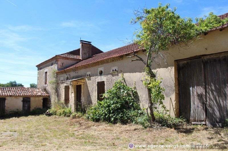 Ref 28140 : Ensemble À Renover!!